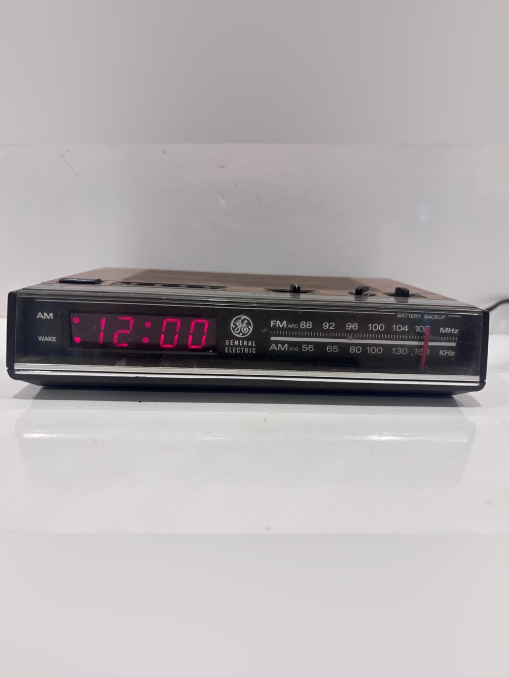 Vintage General Electric GE 7-4624B AM/FM Digital Clock Radio Woodgrain Tested